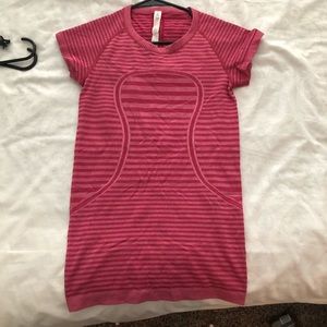 Lululemon run swiftly tech T size 4